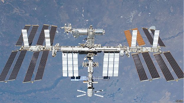 Nueve astronautas de la EEI participan en el Experimento Microbioma de la NASA. Estación Espacial Internacional