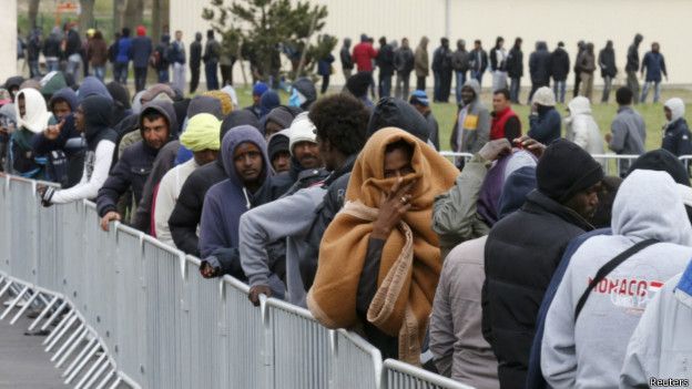 Inmigrantes africanos en Calais