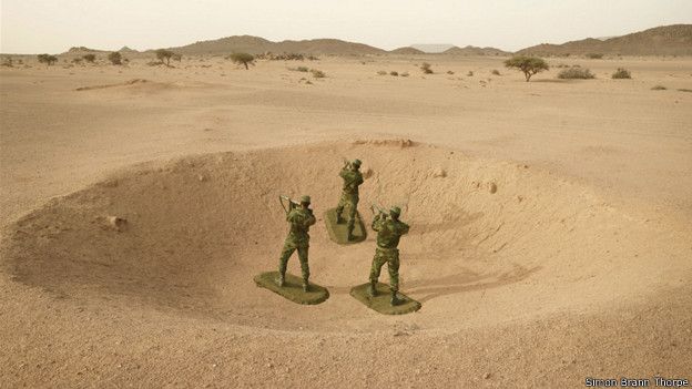 fotos, soldados, juguete, shara occidental, frente polisario, simon brann thorpe