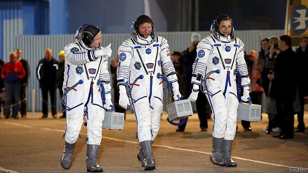 "Lo único que llega a la EEI que puede aportar bacterias son los seres humanos", dice Lorenzi. Astronautas que van a la EEI
