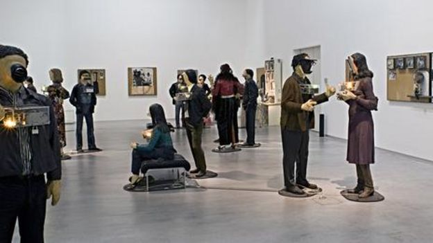 爱德华•金霍尔茨和南希•雷丁•金霍尔茨(Nancy Reddin Kienholz),《艺术展》,1963-1977年,柏林画廊,版权归南希•雷丁•金霍尔茨所有(图片来源:Kai-Annett Becker)