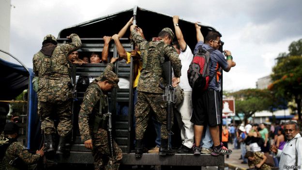 Paro forzado de transporte en El Salvador