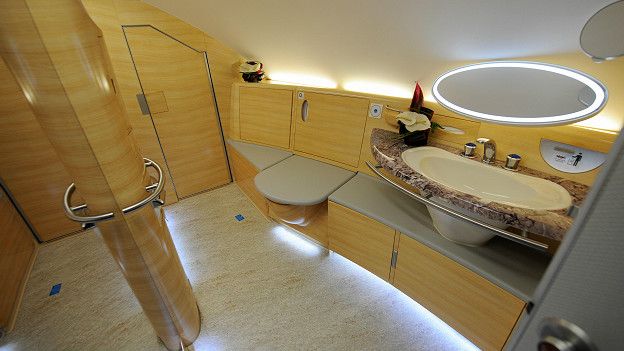 Baño, A380 Emirate