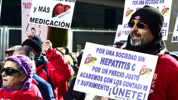 Protestas en España este año pidiendo al gobierno que pague los remedios que curan la hepatitis C