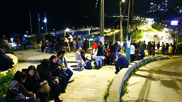 La gente buscó refugio en las zonas más altas de Valparaiso