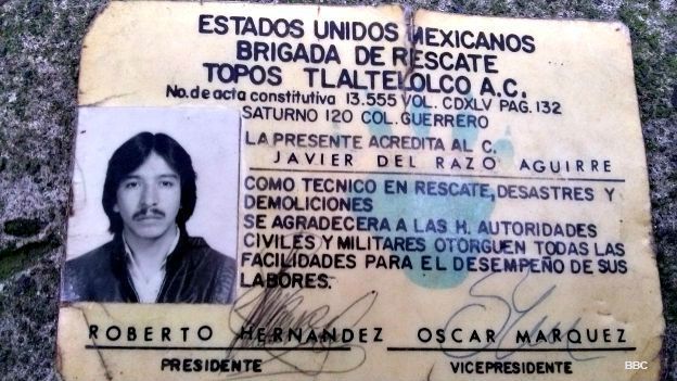 Credencial del grupo Topos a nombre de Javier Del Razo.