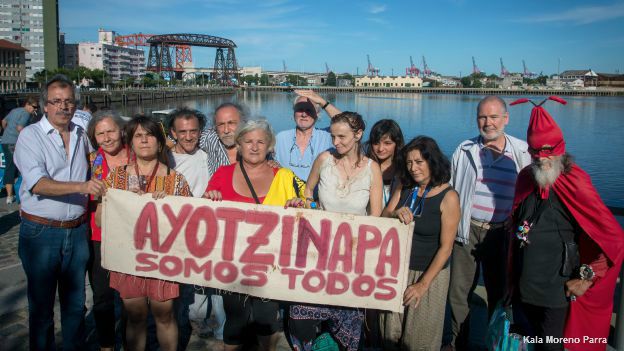Exposición Acción Visual por Ayotzinapa organizada por el fotógrafo Marcelo Brodsky