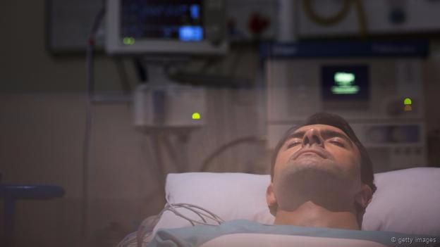 Una persona en estado de coma