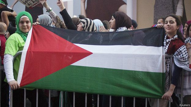 niñas palestina con bandera palestina en Nueva York