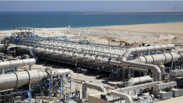 La que será planta más grande del mundo, en Arabia Saudita, podría producir 1.000 millones de litros diarios de agua potable.