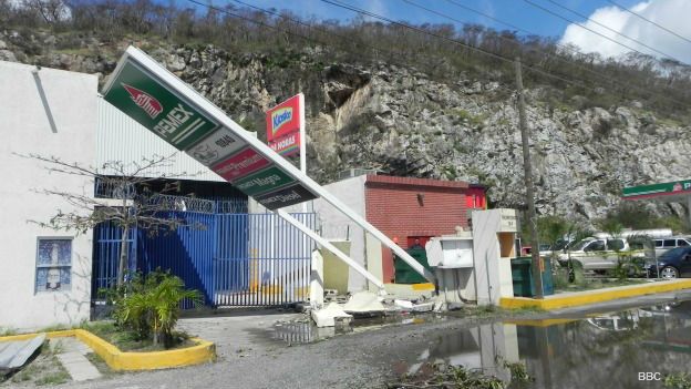 Estación de gasolina en Melaque, Jalisco, afectada por el huracán Patricia