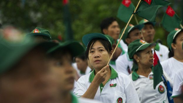 Simpatizantes del partido de los militares