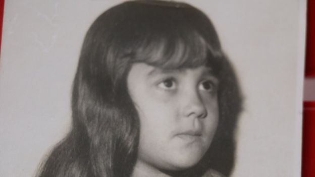 Foto de la escritora brasileña Raquel de Oliveira en su niñez.