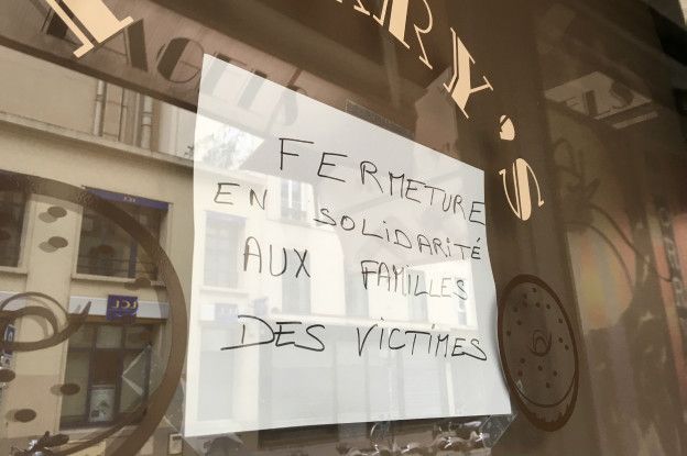 Comercios cerrados en el barrio de Bastille, París