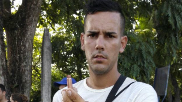 Chico con casquillo