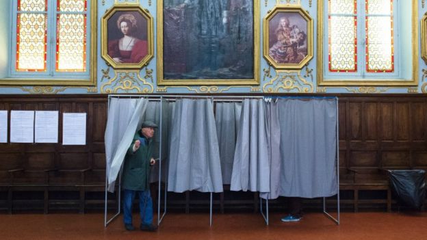 Ciudadano francés votando