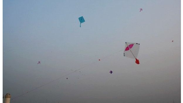 পুরনো ঢাকায় ঐতিহ্যবাহী ঘুড়ি উৎসব বা সাকরাইন উৎসব