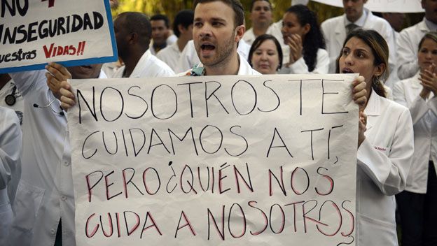 Doctores protestan contra la falta de medicinas en Venezuela