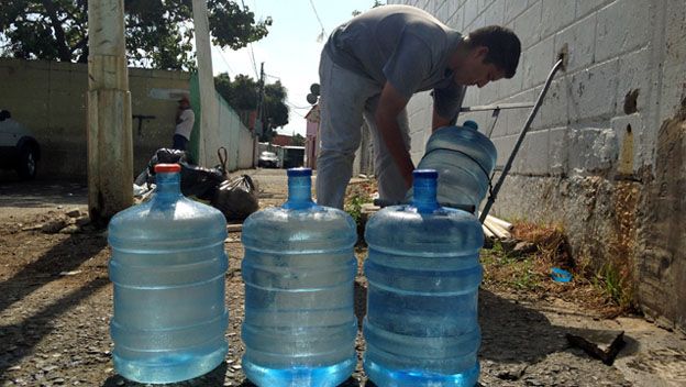 Resultado de imagen para falta de agua en venezuela