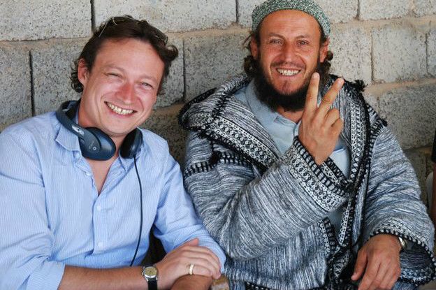 Gabriel Gatehouse con Anwar Suwan