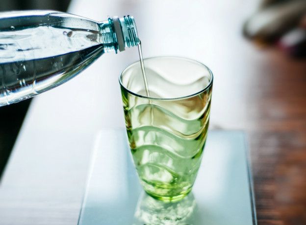 El agua ingfluye en tu peso