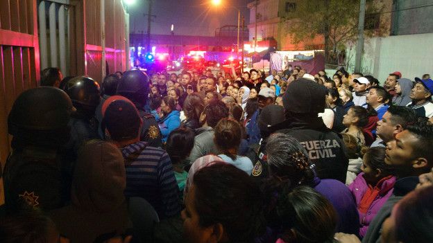 Familiares de reclusos en Topo Chico
