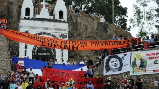Protestas en el funeral de Berta Cáceres 