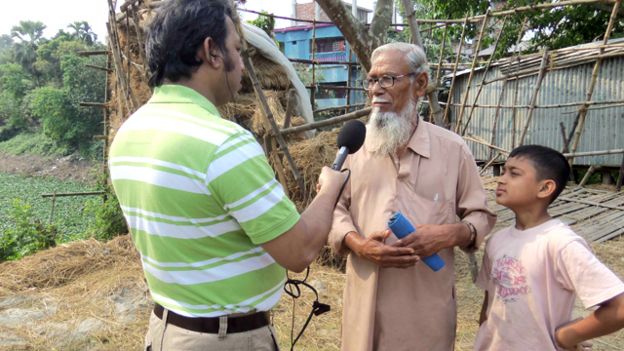 চাটমোহরের ব্যস্ত নদী বন্দরের কথা এখনো মনে করতে পারেন মো: খলিলুর রহমান। বড়ালের সাথে মৃত্যু ঘটেছে এই বন্দরটিরও।