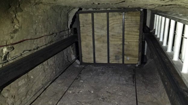 Ascensor en el interior del túnel