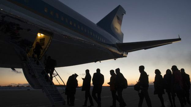 Periodistas abordando el Air Force One