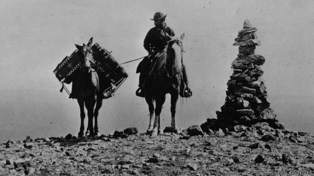 William Henry Jackson cargando su equipo en mulas en 1871