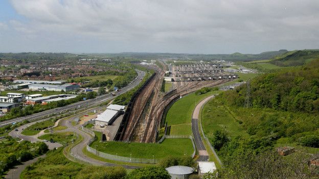 El Eurotunel fue inaugurado en 1994 y un viaje entre desde Calais (Francia) hasta Folkestone (Reino Unido) solo demora 35 minutos.
