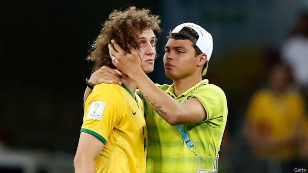 Jugadores brasileños tras su derrota en semifinales contra Alemania en el Mundial de Brasil 2014