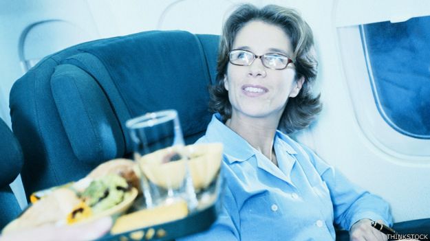 Servicio de comida en un vuelo