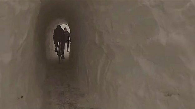 Bicicletas en el túnel