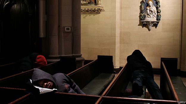 Indigente en iglesia