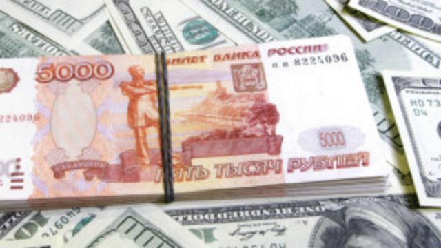 La moneda rusa se desploma ante el dólar