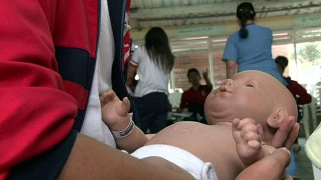 Una Localidad De Bogotá Utiliza Robots Para Que Los Estudiantes De Los Colegios Públicos Tomen Conciencia De Las Consecuencias Del Embarazo Adolescente Vea Cómo Funcionan En Este Video De Bbc Mundo