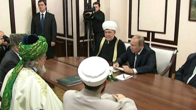 فلاديمير بوتين في اجتمتع مع رجال دين مسلمين