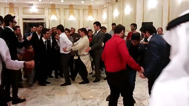 رقصة البطريق في حفل زفاف عربي Bbc News Arabic