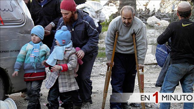 Habitantes de Homs siendo evacuados
