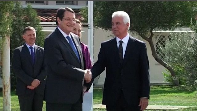 القبارصة الأتراك واليونانيون يبحثون إعادة توحيد الجزيرة