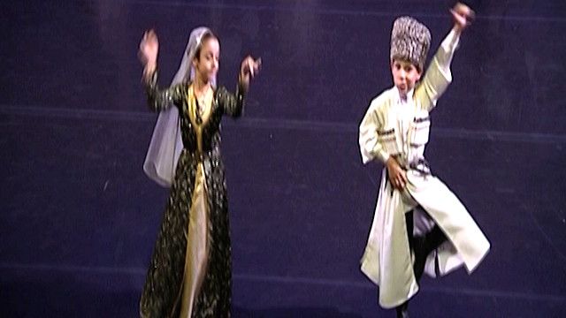 راقصان من الشيشان