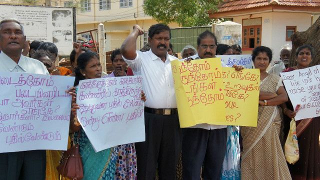 முல்லைத்தீவில் போட்டி ஆர்ப்பாட்டங்கள்
