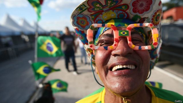 'Voluntários da Copa são leões comandados por jumentos', diz jornal britânico