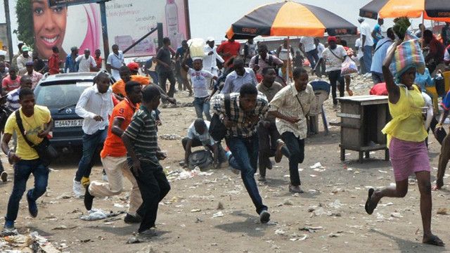 Les manifestants contre le projet de loi contreversé à Kinshasa