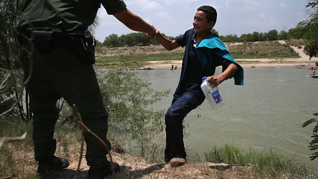 La larga fila de inmigrantes a la espera de deportación en EE.UU.