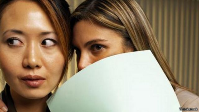 حيل الإقناع الخفية التي تمارس علينا