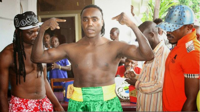Bondia Japhet Kaseba akiinua mikono juu wakati wa kupima uzito kwa ajili ya pambano lake la ubingwa wa Taifa, uzito wa Middle dhidi ya Thomas Mashali ...