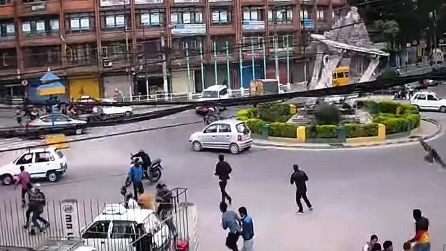 नेपाल में आए भूकंप की सीसीटीवी तस्वीरें